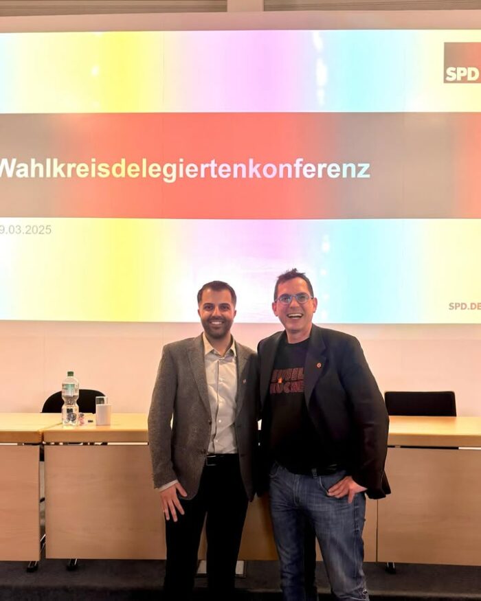 Unsere Kandidaten für die Kreistagswahl 2025!💪🏼
Wir freuen uns, dass Oliver Busch als Direktkandidat und Sercan Celik auf der Reserveliste für die Kreistagswahl 2025 gewählt wurden!
Mit Engagement und klaren Zielen treten sie an, um den Märkischen Kreis sozialer, gerechter und zukunftsfähiger zu gestalten.
Glück auf!🌹